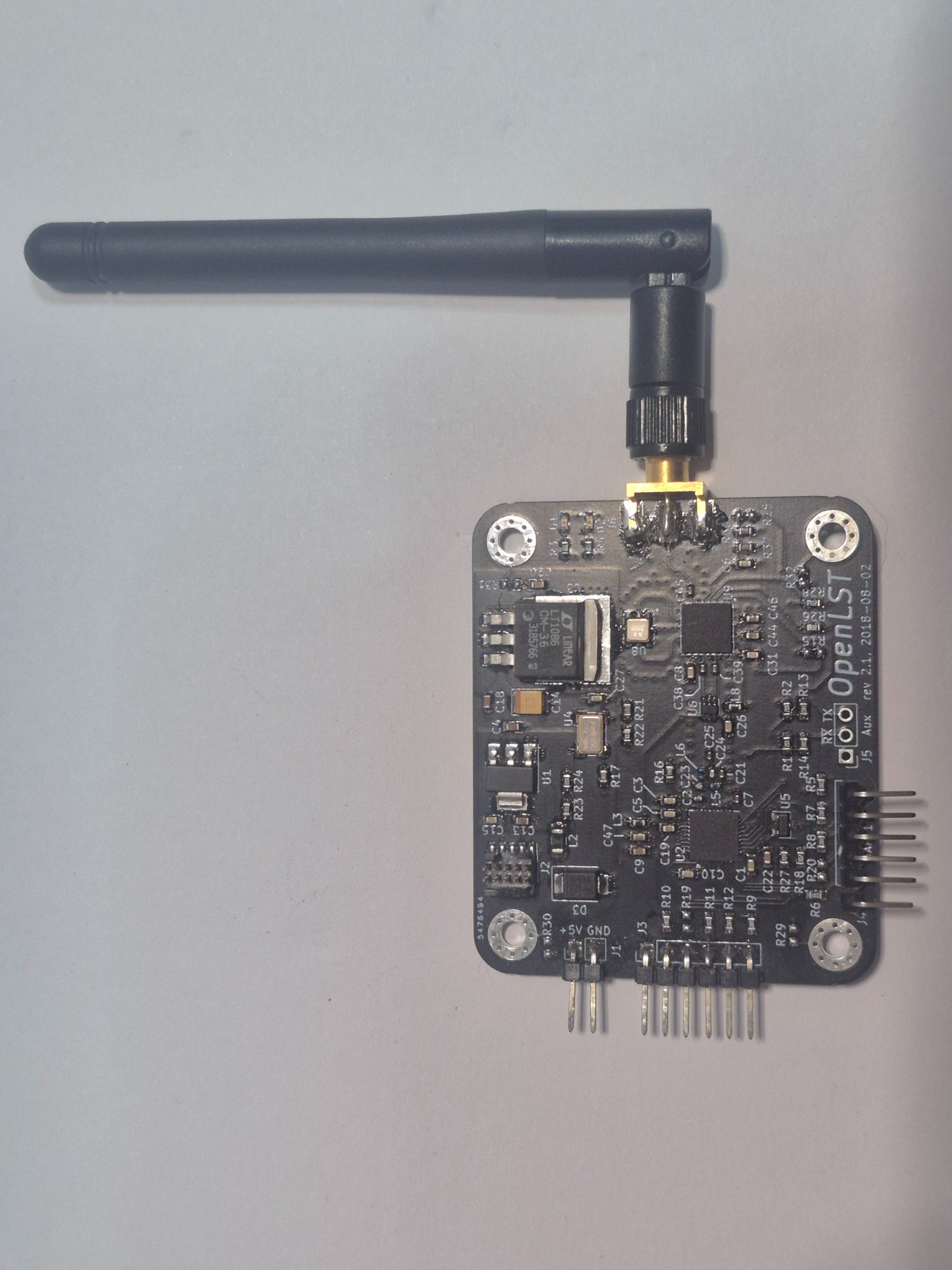 OpenLST Explorer Kit board with 915MHz antenna